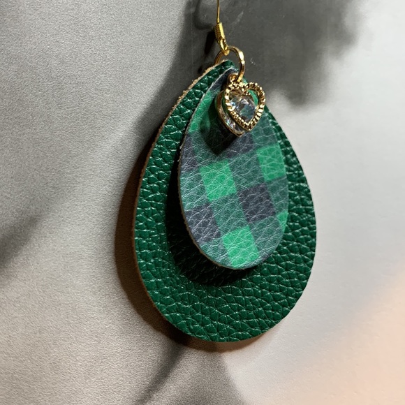 Hand Crafted 🎄 Holiday Themed Faux Leather Dangling Buffalo Print Earrings - Picture 3 of 8